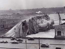 International News Photos - SS Normandie at New York City's - Catawiki