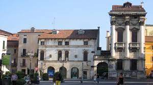 Palazzo Porto in Piazza Castello a Vicenza - Fidelity Viaggi